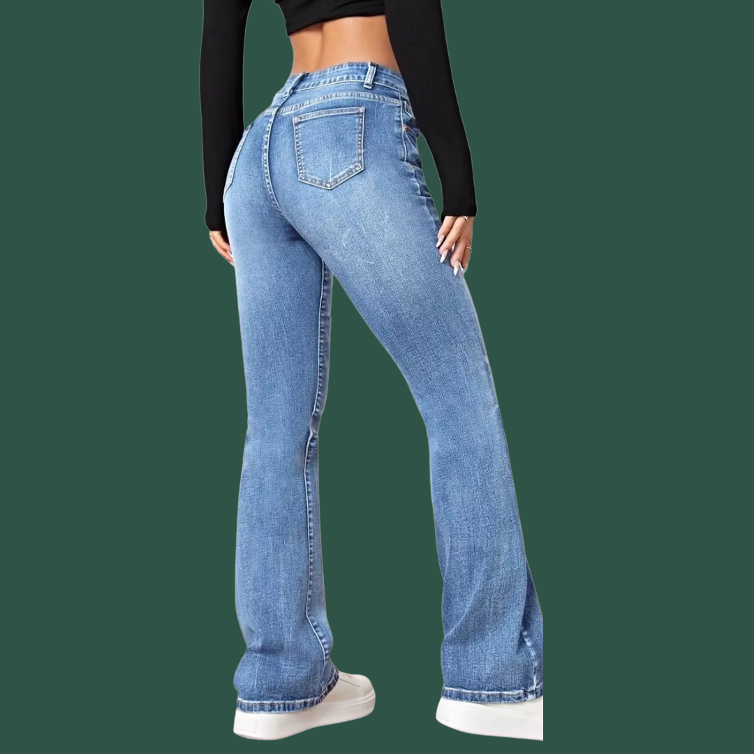 Klara – Figurnära jeans med lätt utsvängda ben